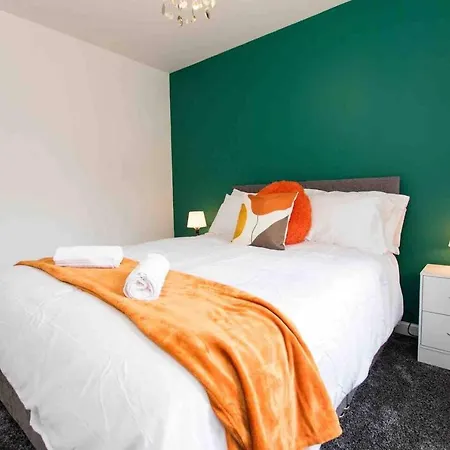 Cloudstays Birmingham Luxury Townhouse 2 Lakes Sleeps Upto 8 Free Parking & Wifi Exterior photo