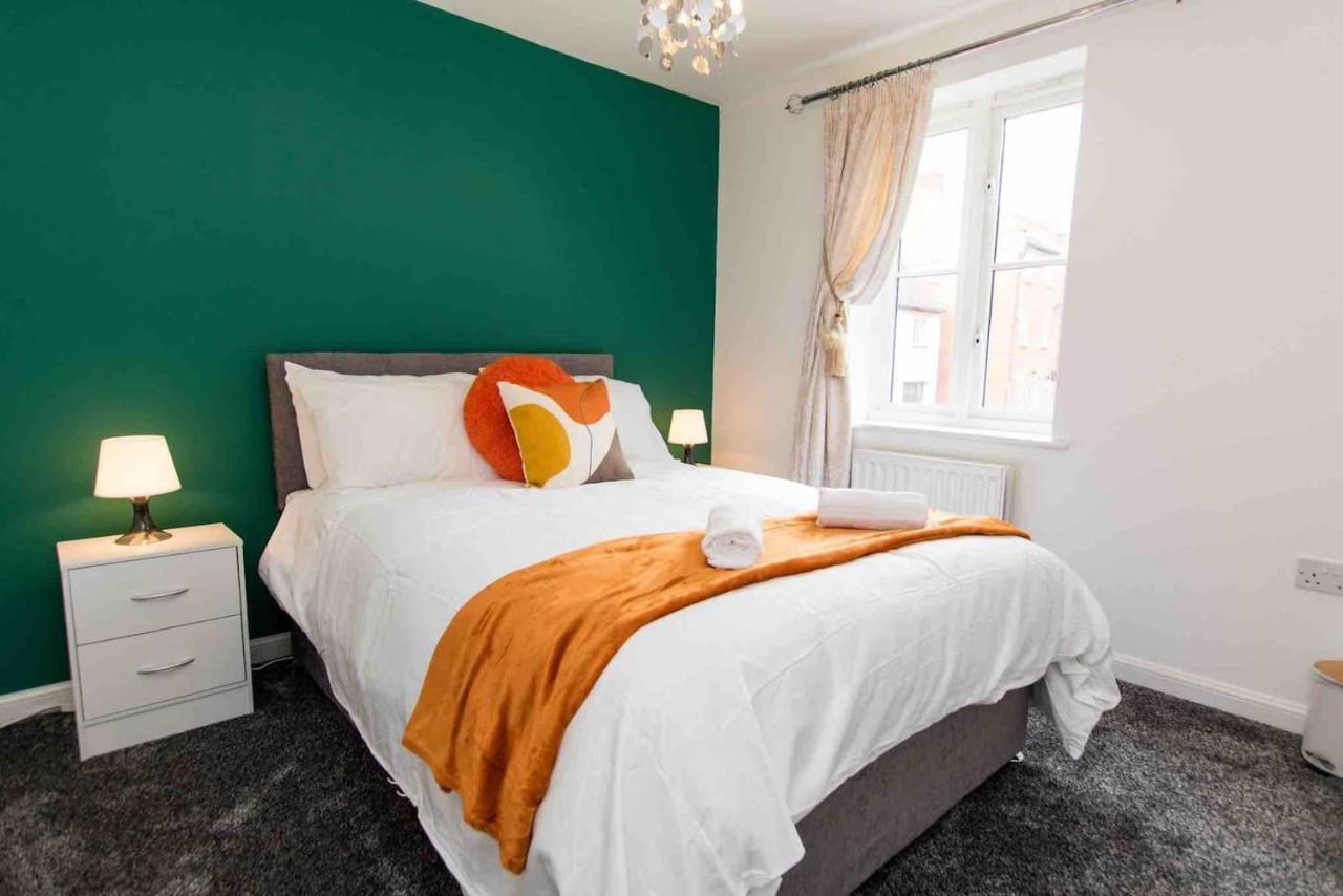 Cloudstays Luxury Townhouse 2 Lakes Sleeps Upto 8 Free Parking & Wifi *