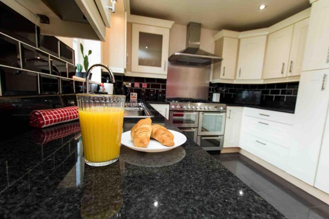 Cloudstays Luxury Townhouse 2 Lakes Sleeps Upto 8 Free Parking & Wifi Holiday home Birmingham