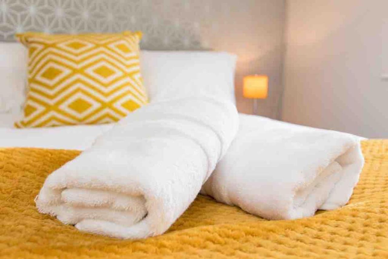 Cloudstays Luxury Townhouse 2 Lakes Sleeps Upto 8 Free Parking & Wifi Holiday home Birmingham