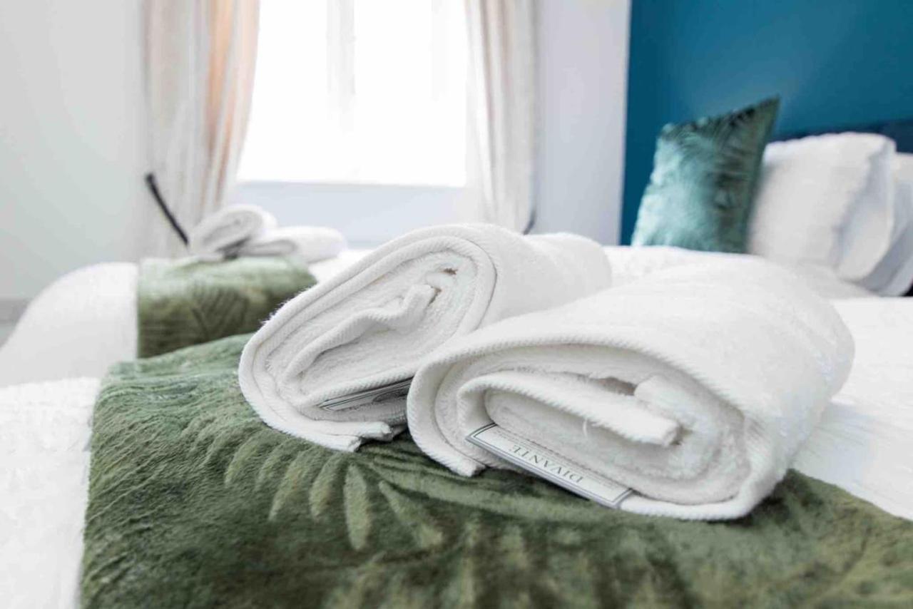 Cloudstays Luxury Townhouse 2 Lakes Sleeps Upto 8 Free Parking & Wifi Birmingham