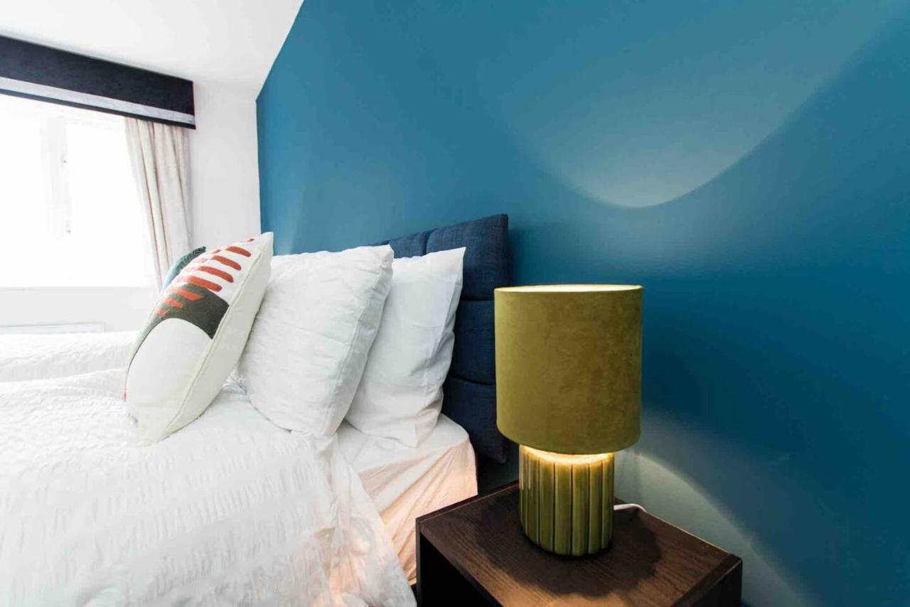 Cloudstays Luxury Townhouse 2 Lakes Sleeps Upto 8 Free Parking & Wifi * Birmingham