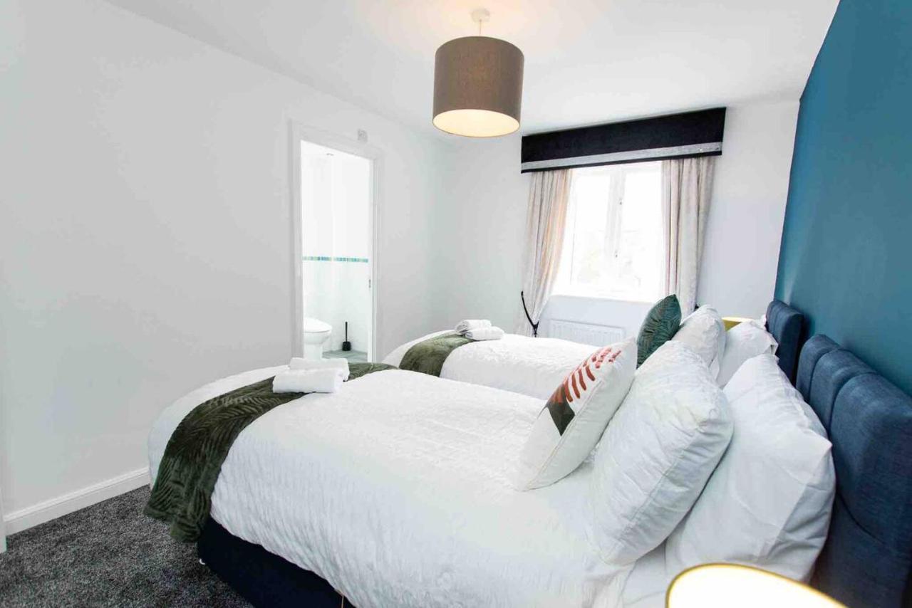 Cloudstays Luxury Townhouse 2 Lakes Sleeps Upto 8 Free Parking & Wifi Holiday home