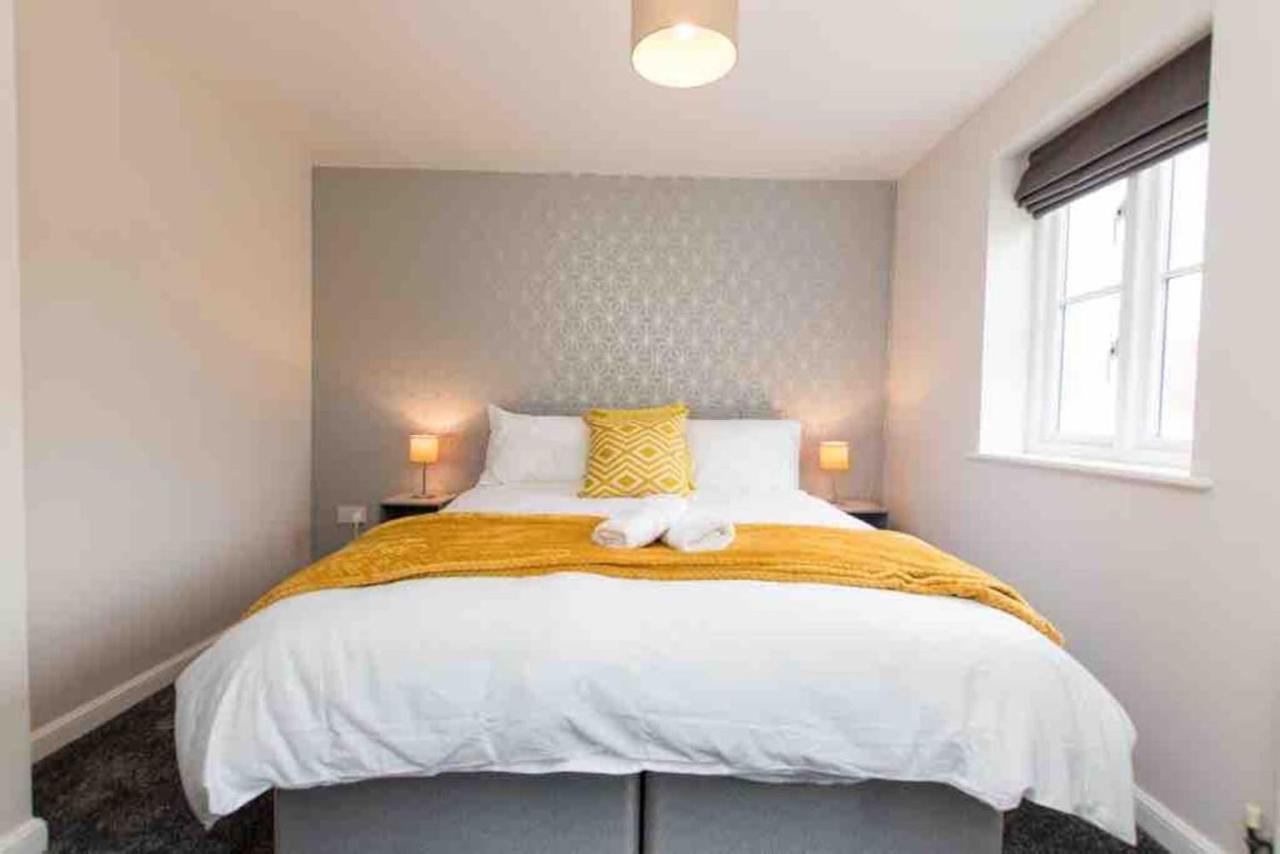Cloudstays Luxury Townhouse 2 Lakes Sleeps Upto 8 Free Parking & Wifi * Birmingham