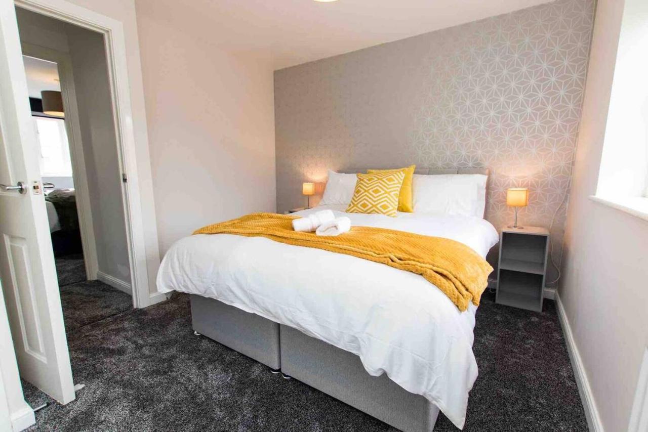 Cloudstays Luxury Townhouse 2 Lakes Sleeps Upto 8 Free Parking & Wifi