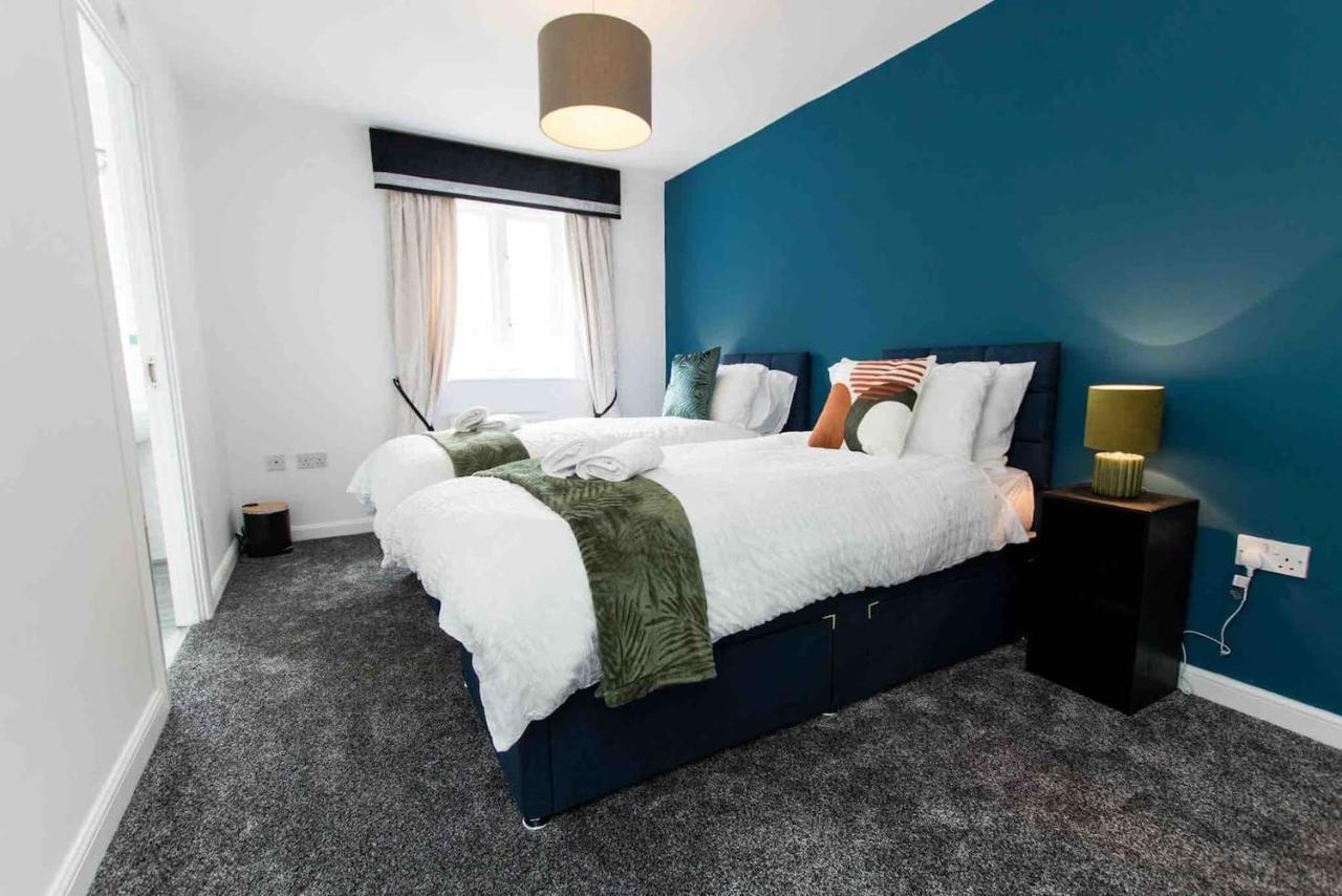 Holiday home Cloudstays Luxury Townhouse 2 Lakes Sleeps Upto 8 Free Parking & Wifi *