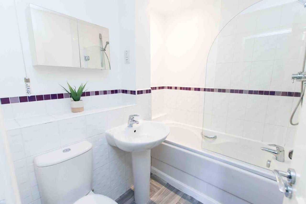 Holiday home Cloudstays Luxury Townhouse 2 Lakes Sleeps Upto 8 Free Parking & Wifi Birmingham