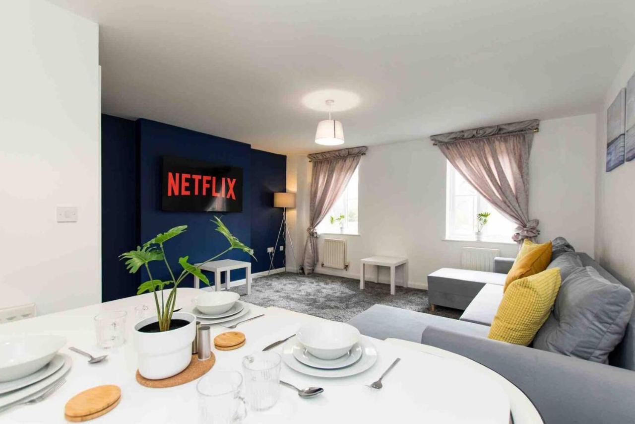 Holiday home Cloudstays Luxury Townhouse 2 Lakes Sleeps Upto 8 Free Parking & Wifi *