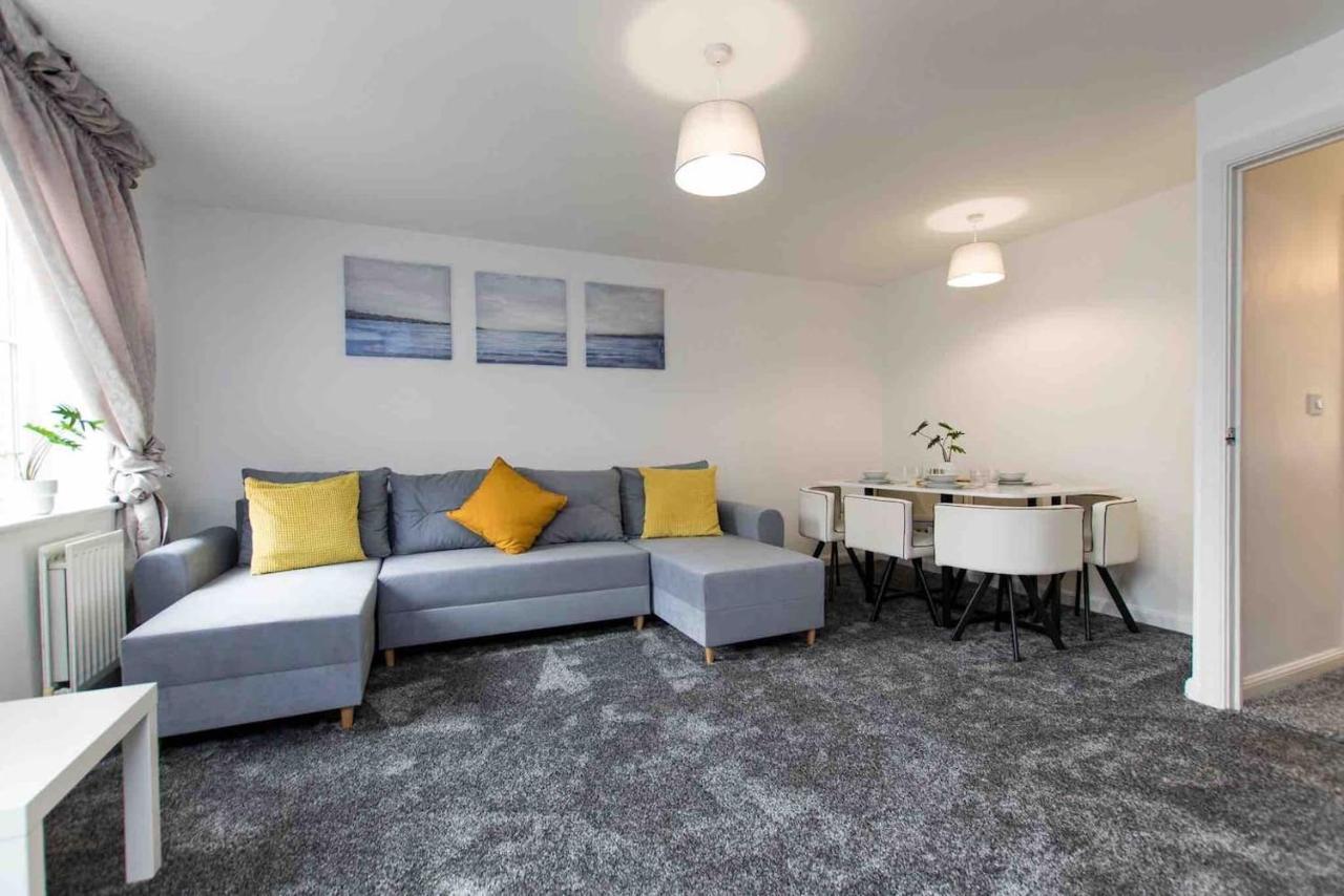 Cloudstays Luxury Townhouse 2 Lakes Sleeps Upto 8 Free Parking & Wifi Birmingham
